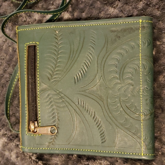 Leaders hand tooled leather crossbody - Picture 4 of 4
